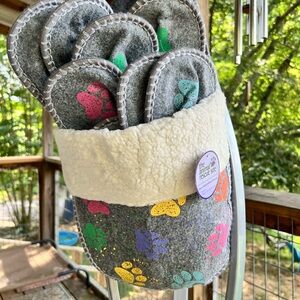 S O L D.    S O L D.    S O L D
GUEST SLIPPERS FOR YOUR HOME   REMOVE YOUR SHOES